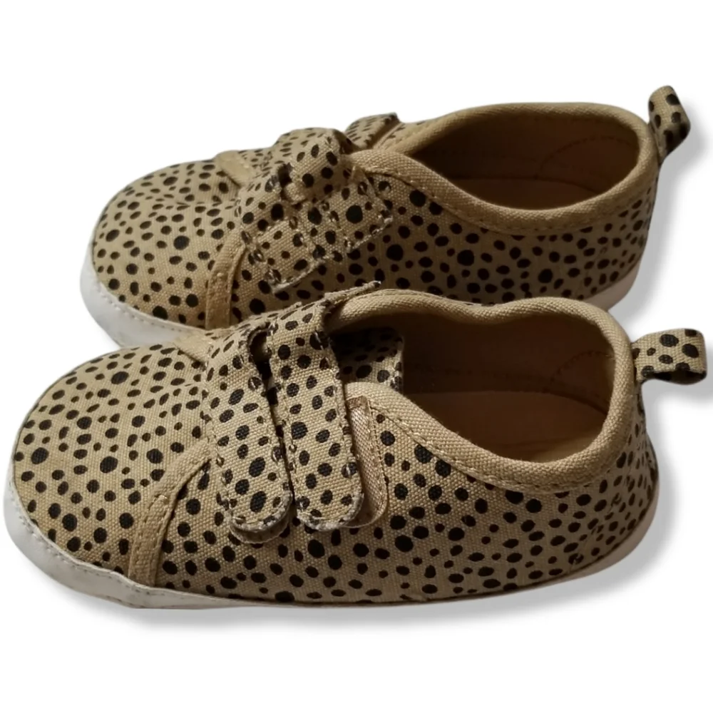 Old Navy Baby Sneaker Shoes Size 18-24M